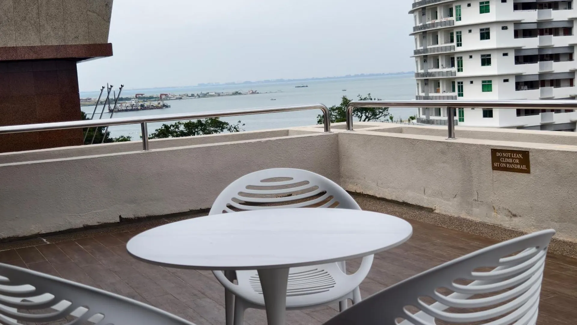 3 Concordia @ Gurney Apartment George Town
