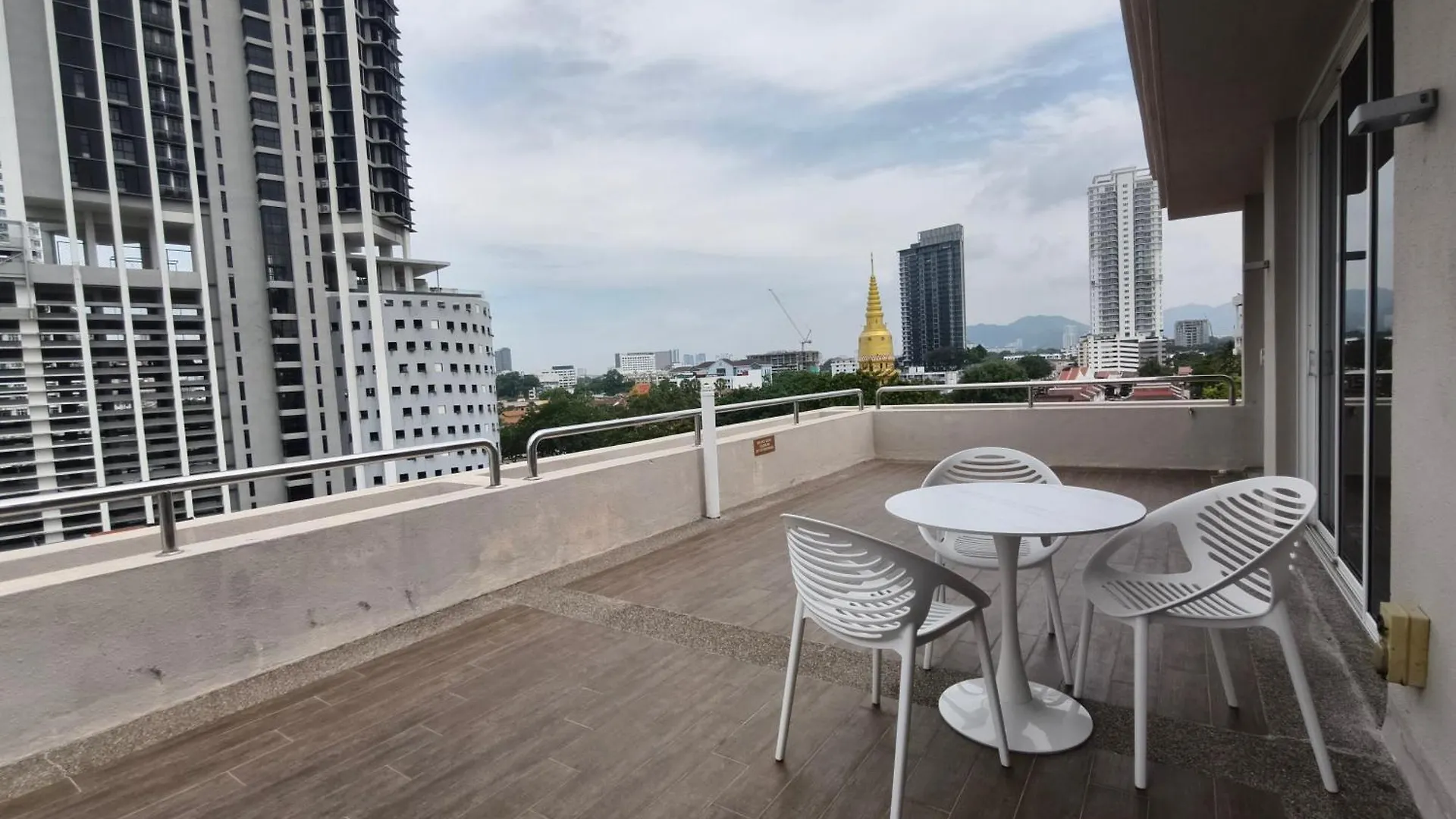 Apartament 3 Concordia @ Gurney George Town